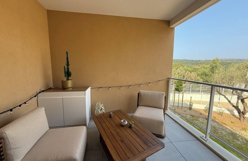 Bastide Giraud Apartment | Modern studio - terrace - pool