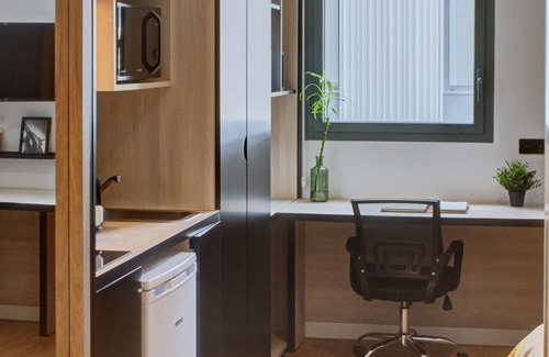 Milagrosa Apartment | Modern Studio with High-Speed Wi-Fi in Pamplona