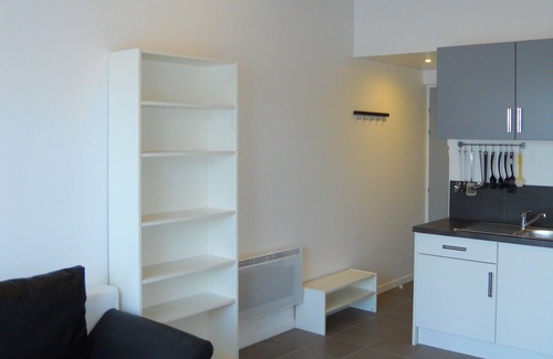 La Madeleine Apartment | modern studio with south-facing terrace, WiFi, 700 m to the beach, all shops