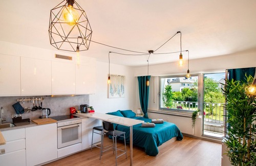 Gasperich Apartment | Modern Style Studio w/ Balcony + Smart TV. Business / Leisure.