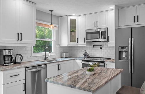 Cranberry Township House | Modern & Stylish 5 Bdr Home in Cranberry/Pittsburg