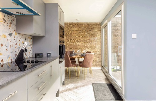Peterborough House | Modern & Stylish 3 Bedroom Home in Peterborough