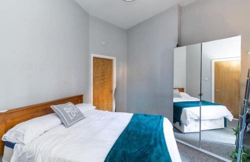 Jesmond Apartment | Modern Stylish Jesmond Apartment with parking.