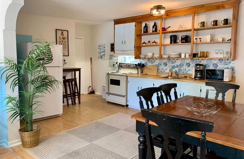 North End Apartment | Modern & Stylish, Perfect for Families and Groups