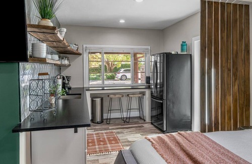 Poiciana Park II Apartment | Modern & Stylish Studio in the Heart of West Palm