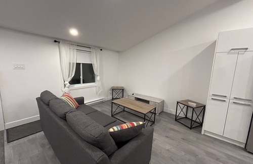 Sutton Condo | Modern suite near the mountain