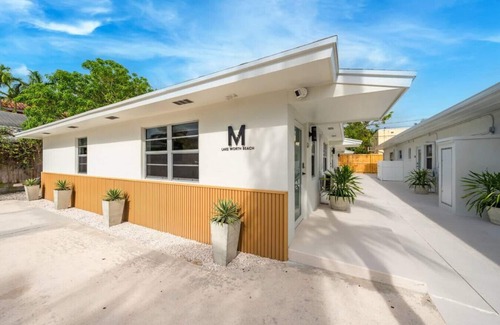 Parrot Cove Apartment | Modern Suite-Sofa Bed-Near beach - Suite 6