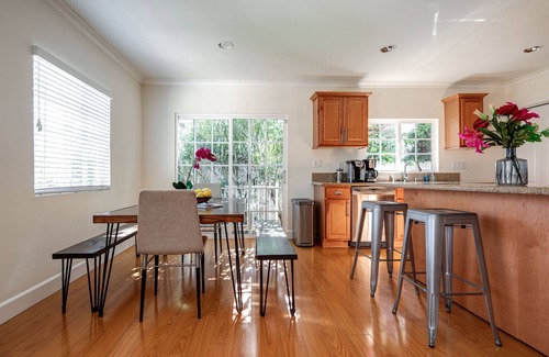 Encino House | *Modern, Sunny, Great Location- Pool/BBQ/Firepit!*
