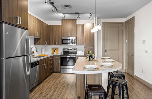 Tempe Apartment | Modern Town Lake Waterfront Cozysuites Paradise 07