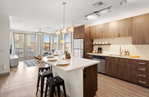 Tempe Apartment | Modern Town Lake Waterfront Cozysuites Paradise 07