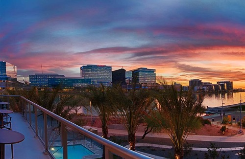 Tempe Apartment | Modern Town Lake Waterfront Cozysuites Paradise 07