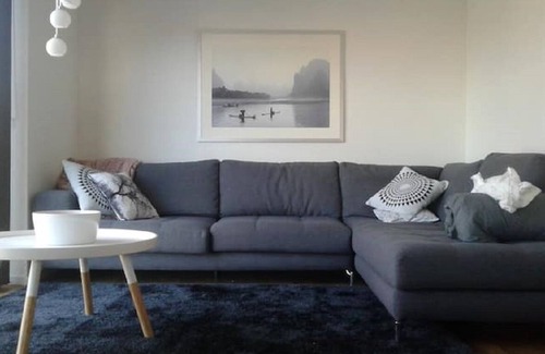 Sollentuna House | Modern townhouse on Arlanda - Stockholm metro line