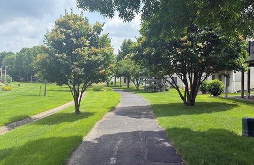 West Des Moines House | Modern Townhouse Near Jordan Creek & Topgolf ~ Spacious 2-Story Retreat