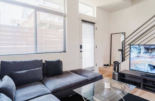 North College Park House | Modern townhouse utopia!