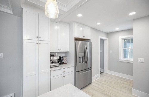 Harters Heights House | Modern Traditional 4-bedroom house in South Bend - Walk to ND!