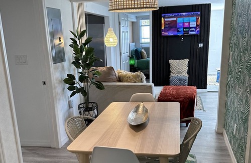 Colonialtown North House | Modern Tropical Downtown Orlando