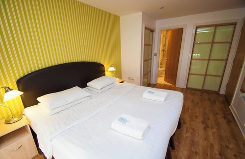 Newhaven Apartment | Modern Two Bedroom Apartment - Free parking - Excellent Wifi connection
