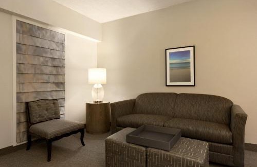 Boca Raton Apartment | Modern Two-Room Suite with Gym and Pool