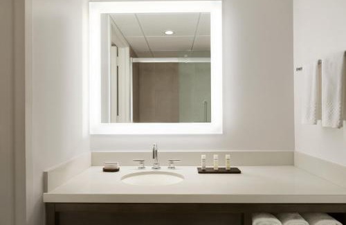 Boca Raton Apartment | Modern Two-Room Suite with Gym and Pool