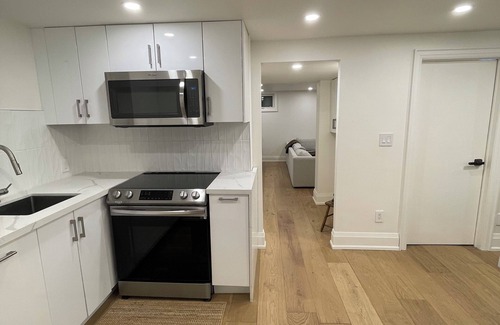 Long Branch House | Modern unit close to GO & lake + hot tub fireplace