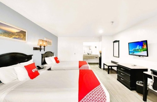 Oakville Hotel | Modern Unit Near Agave Jalisco – Pet Friendly, On‑site Parking & Pool