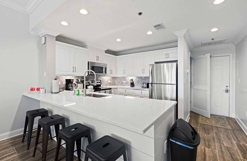 Fort Walton Beach - Destin Condo | Modern Upscale Condo Ground floor with easy beach access. Beach Service included $60 day Value!