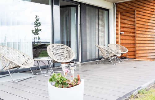 Großraschen House | Modern vacation apartment with lake view and terrace
