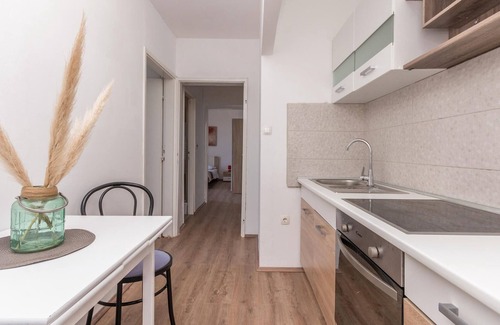 Nevidane Apartment | Modern vacation apartment directly by the sea.