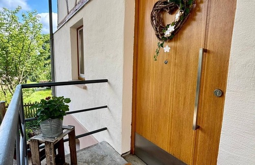 Oberstreu Apartment | Modern vacation home with garden
