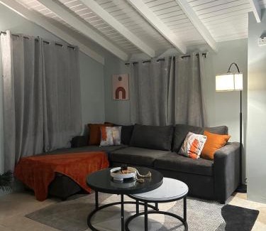 Falmouth House | Modern vacation home near beach