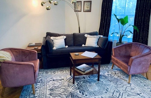 Helena House | Modern Victorian - walk to downtown and trails!