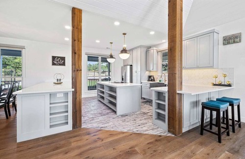 Leander House | Modern Villa w/Views+Pool on 35 acre private ranch