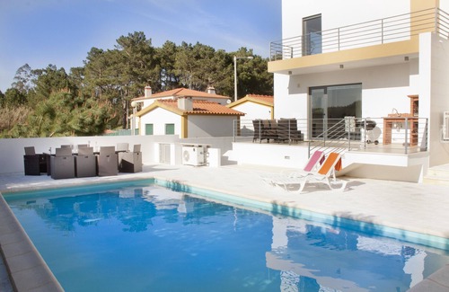 Nadadouro Villa | Modern Villa with Swiming pool, pool table and Cinema.