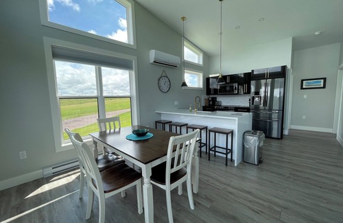 Bayview Cottage | Modern Water Front Cottage Close To Cavendish Beach!