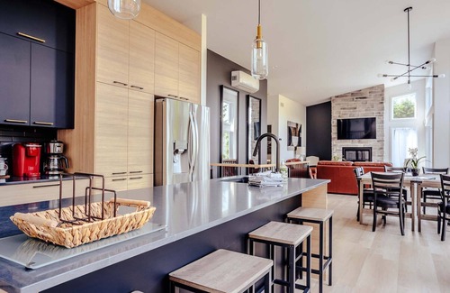 Riviere-Rouge House | Modern Waterfront Cottage on the Rouge River & Spa