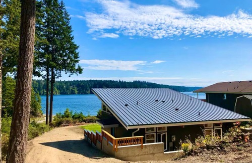 Grapeview Cabin | Modern Waterfront Bungalow on the Puget Sound