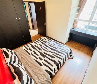 Usj 1 Apartment | Modern4BR Retreat - City Center