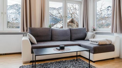 Bad Goisern Apartment | Moderne Ferienwohnung mit Bergblick