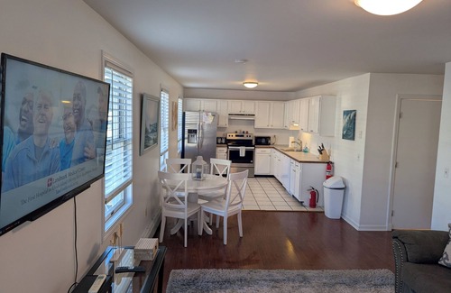 Fifth Ward Apartment | Modernized, Super-spacious condominium. Minutes from downtown, Private Parking!