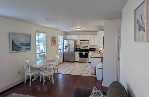 Fifth Ward Apartment | Modernized, Super-spacious condominium. Minutes from downtown, Private Parking!