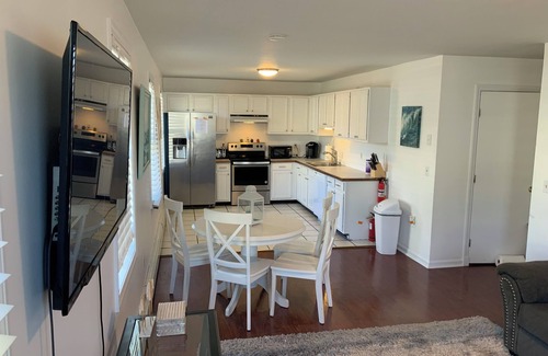 Fifth Ward Apartment | Modernized, Super-spacious condominium. Minutes from downtown, Private Parking!