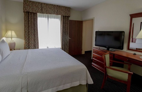 Midwest City RV Rental | Modernly Designed Rm near Newey Shopping Center!