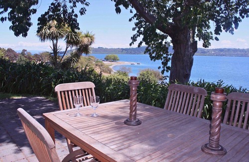 Wharewaka Cottage | Moeroa - Wharewaka Holiday Home