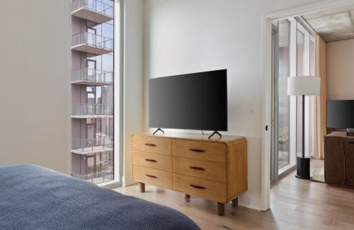 Rainey Street Historic District House | Mohawk by AvantStay Brand New Condo Room in Austin w Amazing Amenities