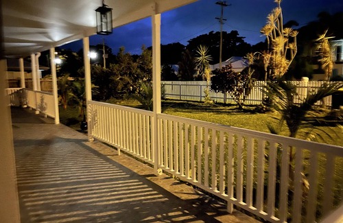 Palm Cove Cottage | Mojo’s Salt & Pepper Cottage, 500m to beach