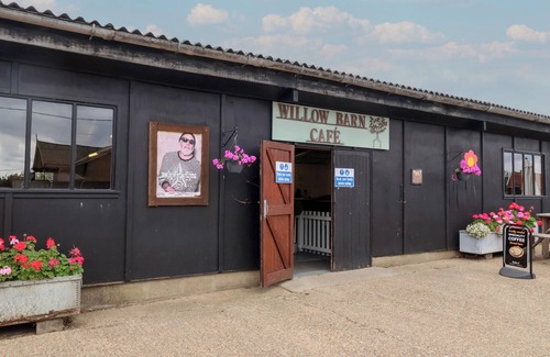 Woodbridge Cottage | MOLLY (COW SHED 6), pet friendly, with a garden in Campsea Ashe