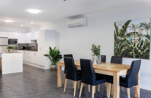 Mollymook Apartment | Mollymook Luxury Beachfront Apartment 3 - Seaside apartment in the heart of Mollymook