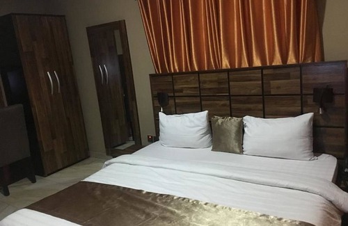 Ofin Hotel | Momak 5 Hotel and Suites