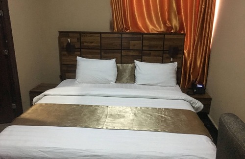 Ofin Hotel | Momak 5 Hotel and Suites
