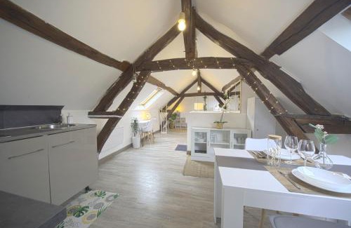 Sens Apartment | Mon Rêve - By BEST KEYS - Loft Cosy & Charme Authentique - Poutres Apparentes - Centre Ville - Netflix & WiFi Fibre - Smart TV - Machine à Café Nespresso - Check-in Autonome - Parking Facile & Gratuit